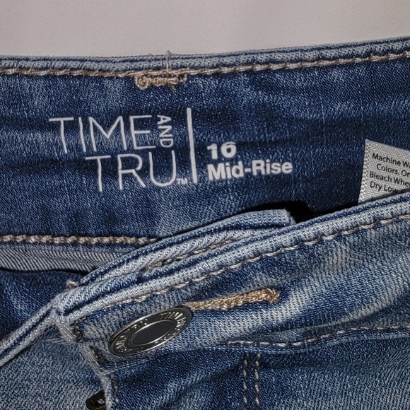 Time & Tru Jean shorts - Picture 3 of 3